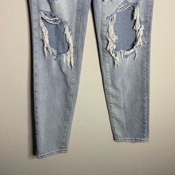 Urban Outfitters BDG Light Wash High Rise Mom Jean Size 24 - Picture 8 of 11